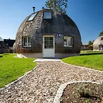 Kugelhaus Tamika - Sauna, Whirlpoolwanne Und Kamin Am Tollensesee