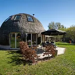 Kugelhaus Tamika - Sauna, Whirlpoolwanne Und Kamin Am Tollensesee Penzlin
