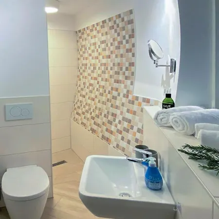 Kugelhaus Tamika - Sauna, Whirlpoolwanne Und Kamin Am Tollensesee Ferienhaus *