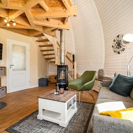 Hébergement de vacances Kugelhaus Tamika - Sauna, Whirlpoolwanne Und Kamin Am Tollensesee
