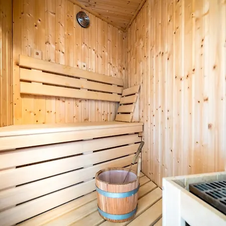 Kugelhaus Tamika - Sauna, Whirlpoolwanne Und Kamin Am Tollensesee Penzlin