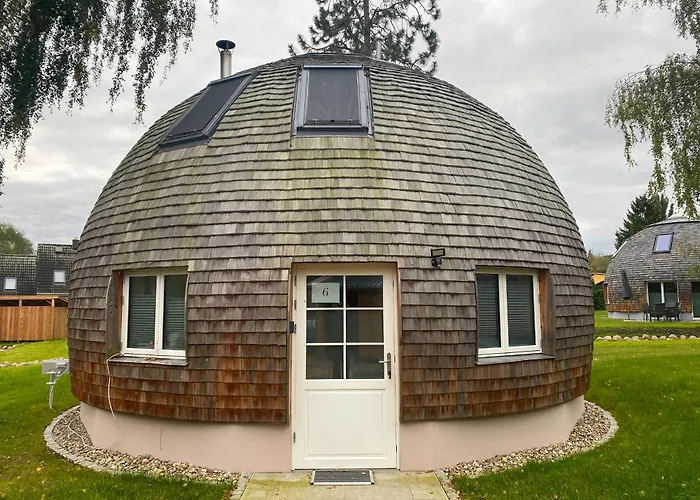 Kugelhaus Tamika - Sauna, Whirlpoolwanne Und Kamin Am Tollensesee Penzlin